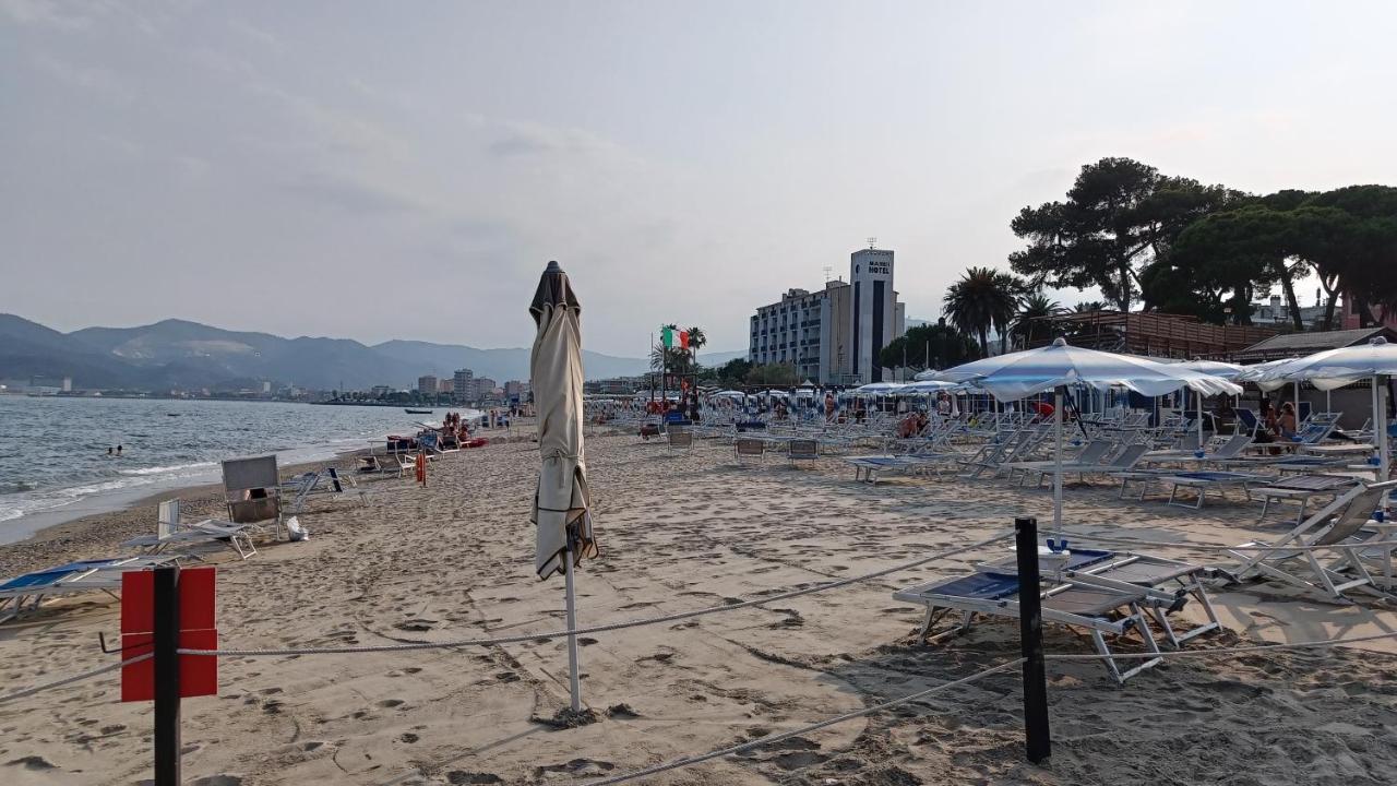 Karina, To The Beach With Terrace And Private Parking 사보나 외부 사진